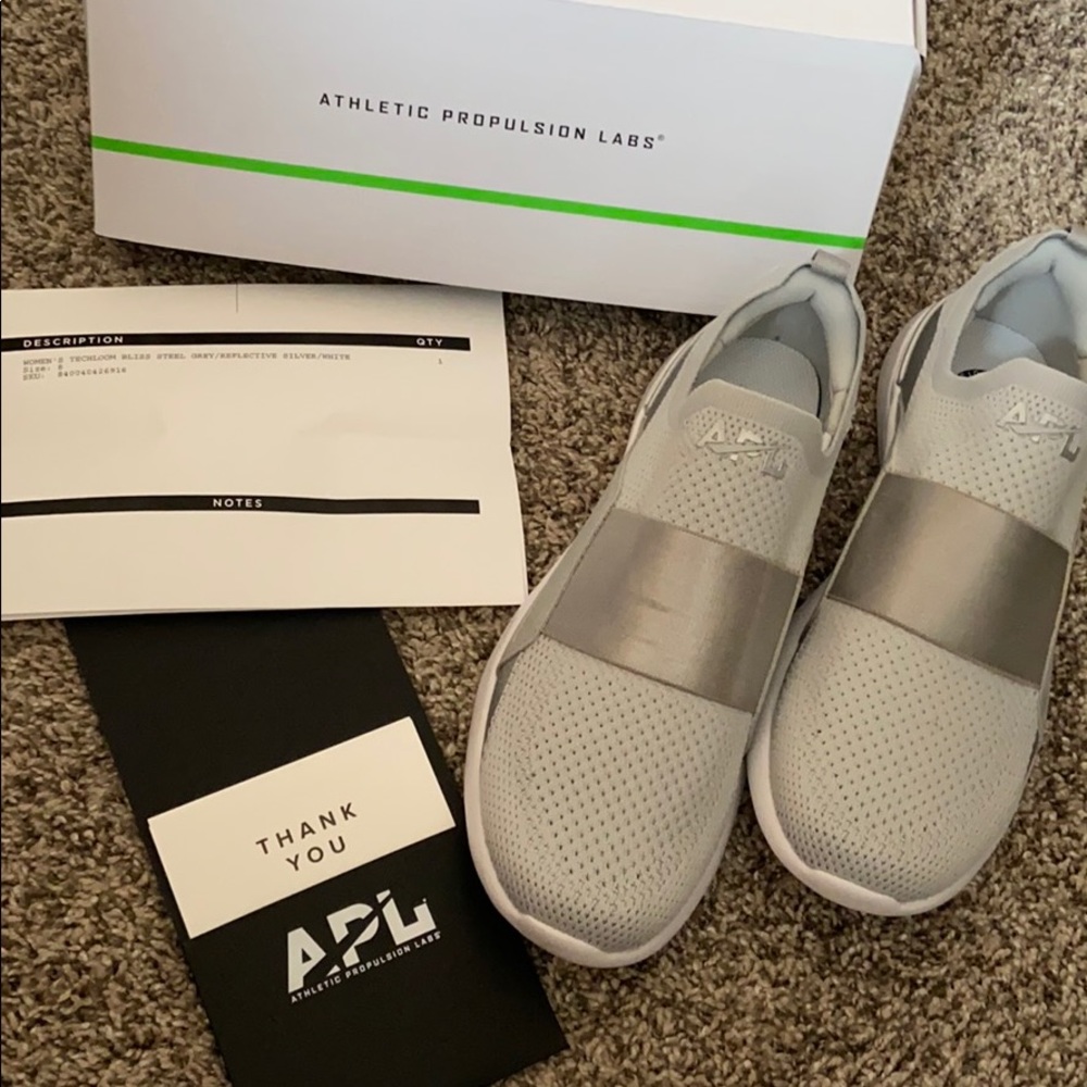 NEVER WORN women’s techno on bliss steel grey APL